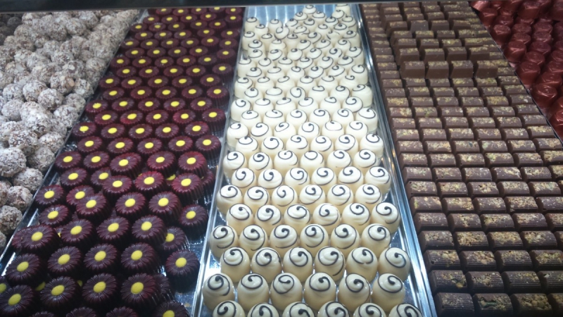 boutique-LA SEYNE SUR MER-min_chocolates_milk_chocolate_white_chocolate_truffles_candy_food_treat_cacao-1213769