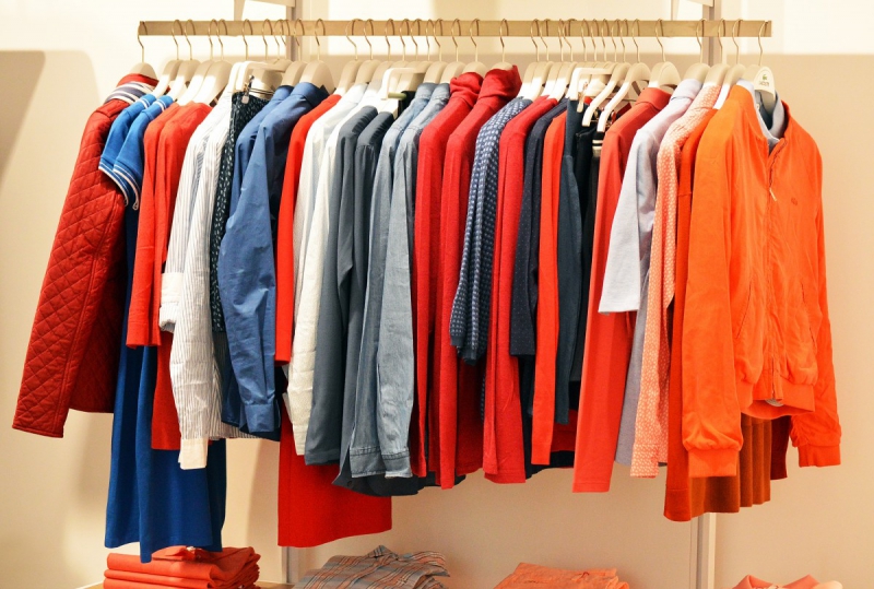 boutique-LA SEYNE SUR MER-min_store_clothes_clothing_line_fashion_retail_clothing_store_shop-633917